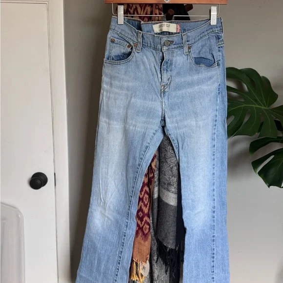 Levi's Light Blue Women's Boot Cut Jeans - Picture 2 of 4